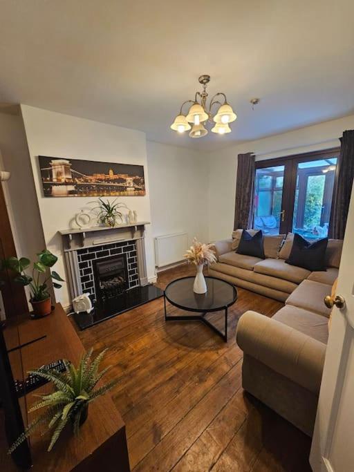 Quiet Family Home Tettenhall Buitenkant foto